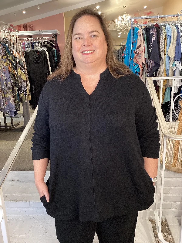 V NECK POCKET TUNIC - BLACK